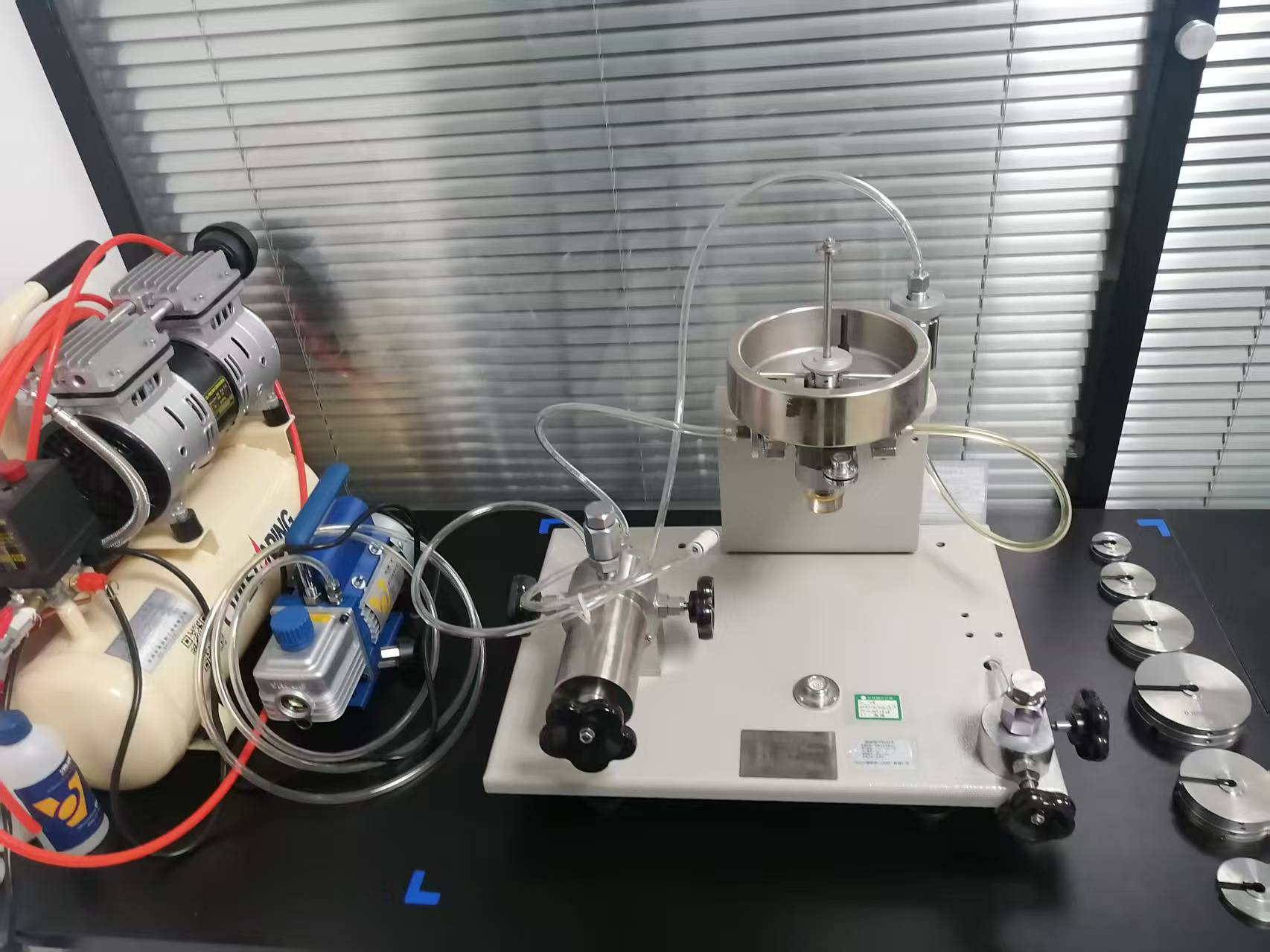 企業(yè)內(nèi)部校準壓力變送器：活塞式壓力計選型全攻略（0.075級-0.5級全覆蓋）